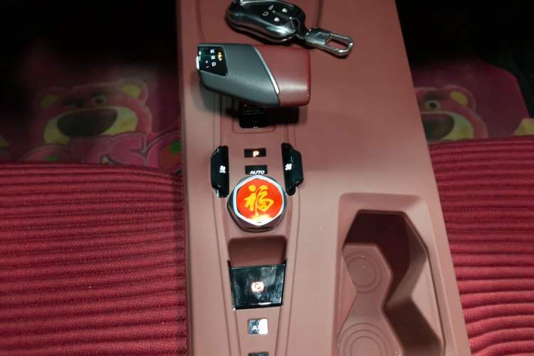 Used CHANGAN OSHAN Z6 2023 Blue Whale 1.5T DCT Smart Luxury Model Gear Lever