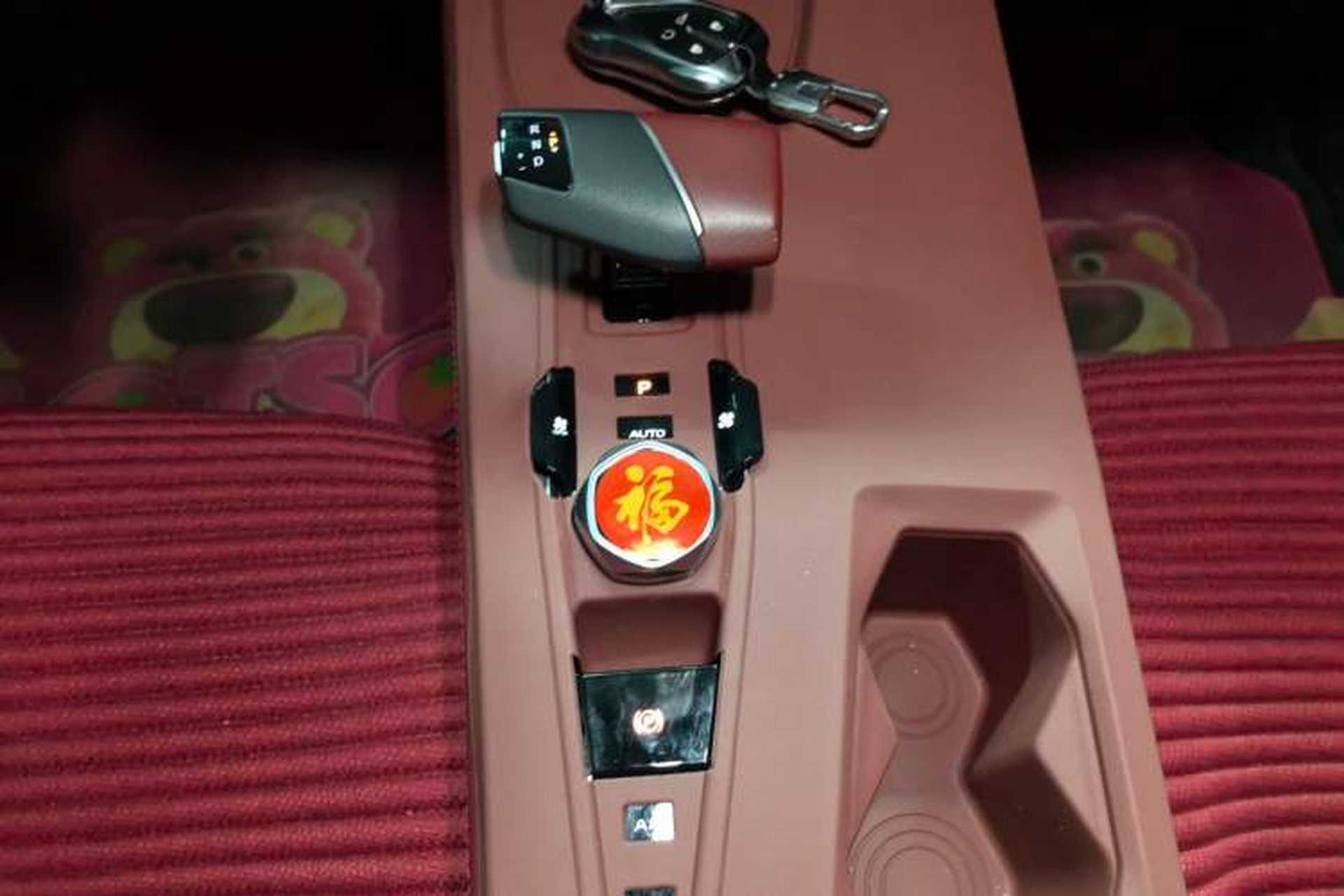 Used CHANGAN OSHAN Z6 2023 Blue Whale 1.5T DCT Smart Luxury Model Gear Lever