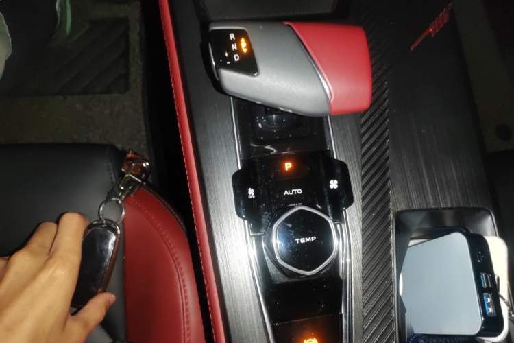 Used CHANGAN OSHAN Z6 2023 Blue Whale 2.0T Automatic Zhiyuan Model Gear Lever