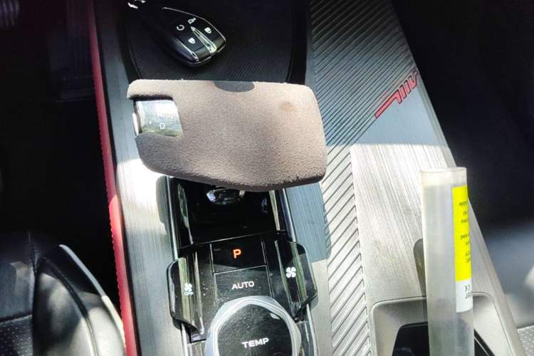 Used CHANGAN OSHAN Z6 2023 Blue Whale 1.5T DCT Smart Luxury Model Gear Lever