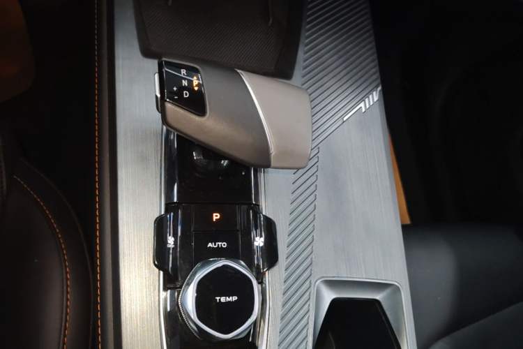 Used CHANGAN OSHAN Z6 2023 Blue Whale 1.5T DCT Smart Edition Gear Lever