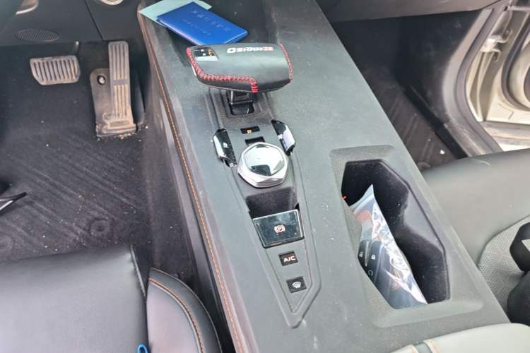 Used CHANGAN OSHAN Z6 2023 Blue Whale 1.5T DCT Smart Edition Gear Lever