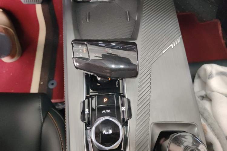 Used CHANGAN OSHAN Z6 2023 Blue Whale 1.5T DCT Smart Edition Gear Lever