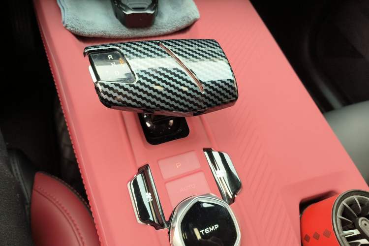 Used CHANGAN OSHAN Z6 2023 Blue Whale 1.5T DCT Smart Luxury Model Gear Lever