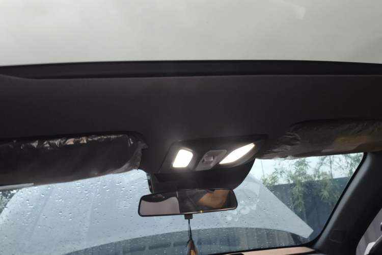 Used CHANGAN OSHAN Z6 2023 Blue Whale 1.5T DCT Smart Luxury Model Headliner