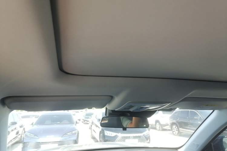 Used CHANGAN OSHAN Z6 2023 Blue Whale 1.5T DCT Smart-Led City Edition Headliner