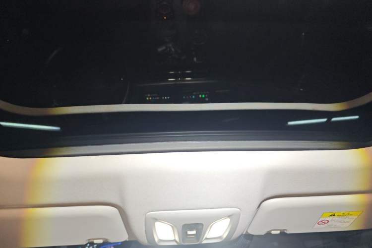Used CHANGAN OSHAN Z6 2023 Blue Whale 1.5T DCT Luxury Model Headliner