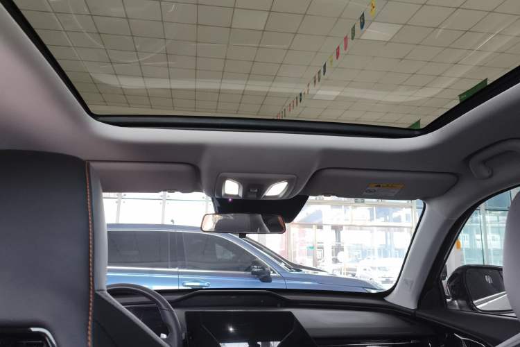 Used CHANGAN OSHAN Z6 2023 Blue Whale 1.5T DCT Smart Edition Headliner