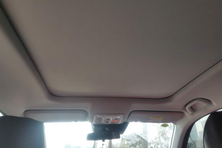 Used CHANGAN OSHAN Z6 2023 Blue Whale 1.5T DCT Luxury Model Headliner