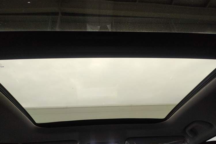 Used CHANGAN OSHAN Z6 2023 Blue Whale 1.5T DCT Smart-Led City Edition Headliner