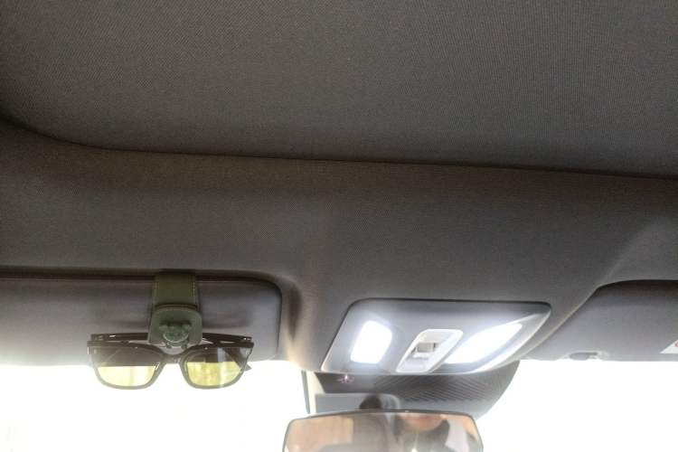 Used CHANGAN OSHAN Z6 2023 Blue Whale 1.5T DCT Smart-Led City Edition Headliner