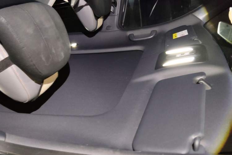 Used CHANGAN OSHAN Z6 2023 Blue Whale 1.5T DCT Smart-Led City Edition Headliner