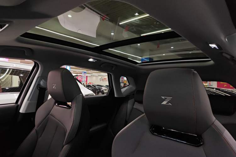 Used CHANGAN OSHAN Z6 2023 Blue Whale 1.5T DCT Smart Navigation Model Headliner