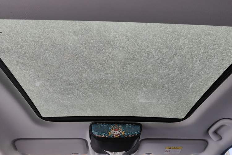Used CHANGAN OSHAN Z6 2023 Blue Whale 1.5T DCT Smart-Led City Edition Headliner