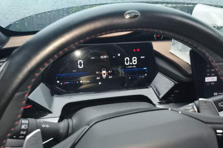 Used CHANGAN OSHAN Z6 2023 Blue Whale 1.5T DCT Smart Luxury Model Instrument Cluster