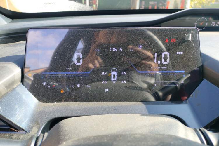 Used CHANGAN OSHAN Z6 2023 Blue Whale 2.0T Automatic Smart Drive Model Instrument Cluster