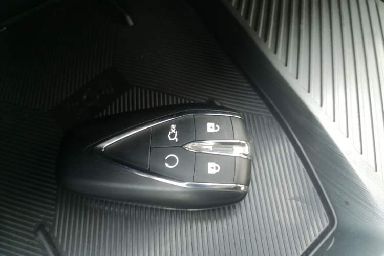 Used CHANGAN OSHAN Z6 2023 Blue Whale 1.5T DCT Smart-Led City Edition Interior 1