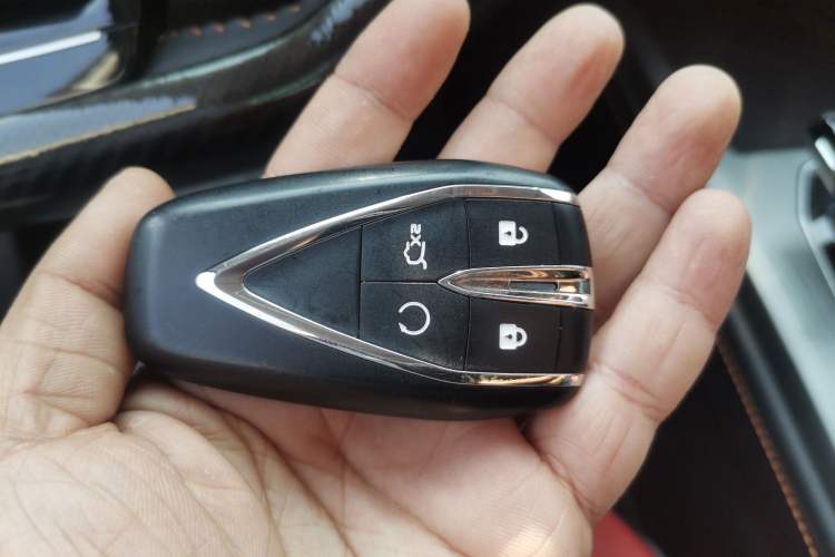 Used CHANGAN OSHAN Z6 2023 Blue Whale 1.5T DCT Luxury Model Interior 1