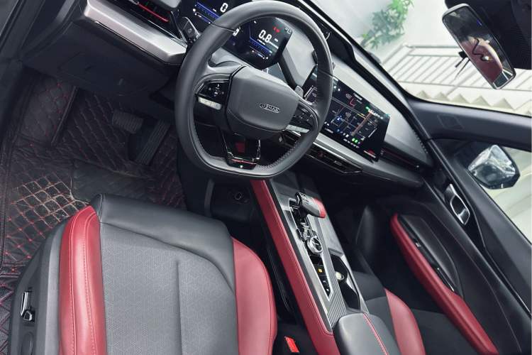 Used CHANGAN OSHAN Z6 2023 Blue Whale 1.5T DCT Smart Luxury Model Interior 2