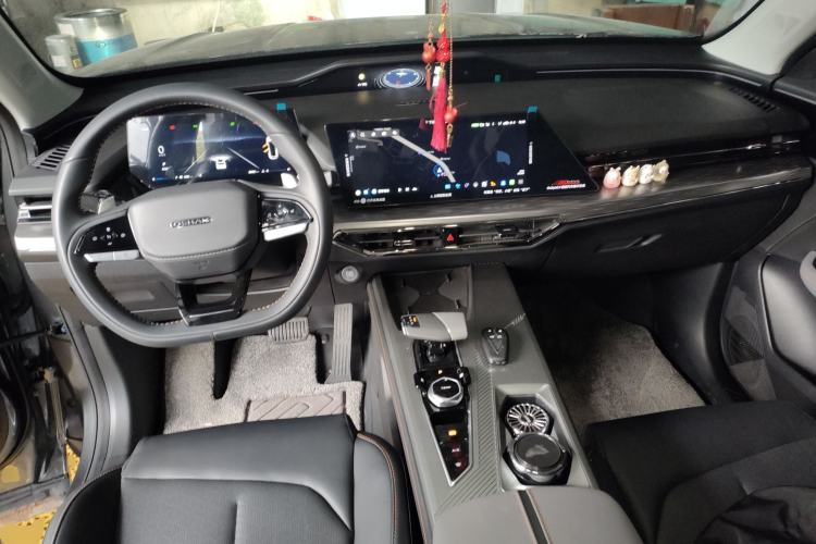 Used CHANGAN OSHAN Z6 2023 Blue Whale 1.5T DCT Smart-Led City Edition Interior 2