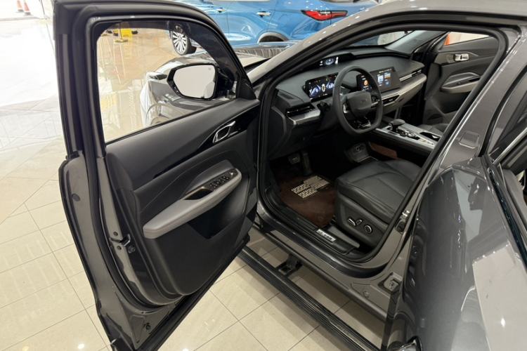 Used CHANGAN OSHAN Z6 2023 Blue Whale 1.5T DCT Smart Edition Interior 2