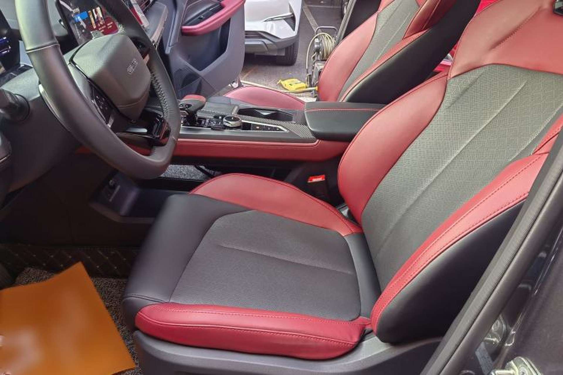 Used CHANGAN OSHAN Z6 2023 Blue Whale 1.5T DCT Smart Luxury Model Interior 2