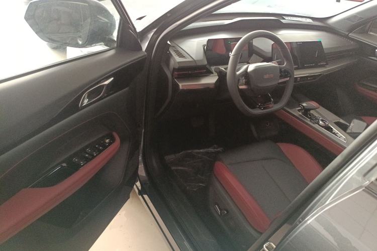 Used CHANGAN OSHAN Z6 2023 Blue Whale 1.5T DCT Smart Luxury Model Interior 3
