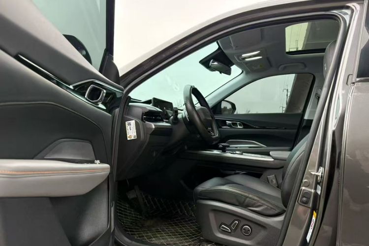 Used CHANGAN OSHAN Z6 2023 Blue Whale 1.5T DCT Smart Edition Interior 3