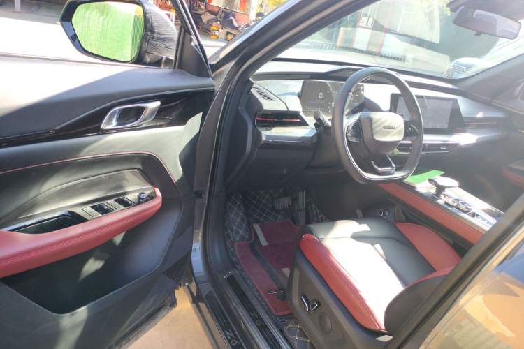 Used CHANGAN OSHAN Z6 2023 Blue Whale 2.0T Automatic Smart Drive Model Interior 3