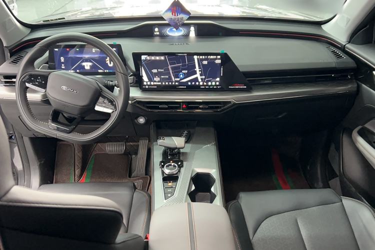 Used CHANGAN OSHAN Z6 2023 Blue Whale 1.5T DCT Smart Edition Interior 3