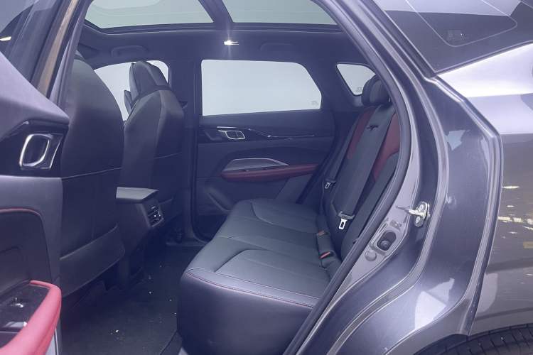 Used CHANGAN OSHAN Z6 2023 Blue Whale 1.5T DCT Smart Luxury Model Interior 4