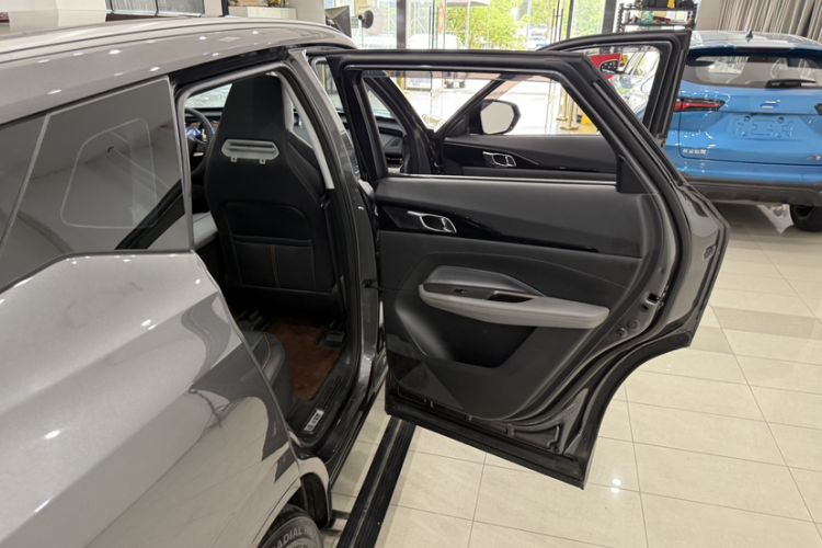 Used CHANGAN OSHAN Z6 2023 Blue Whale 1.5T DCT Smart Edition Interior 4