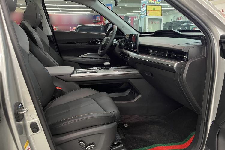 Used CHANGAN OSHAN Z6 2023 Blue Whale 1.5T DCT Smart Navigation Model Interior 4