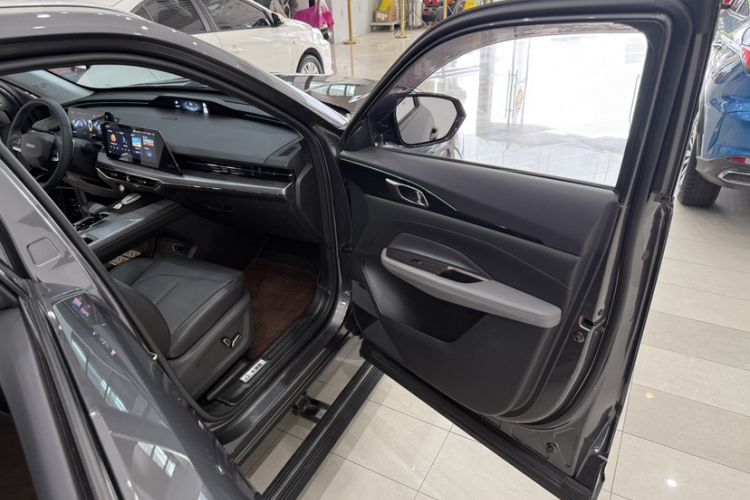 Used CHANGAN OSHAN Z6 2023 Blue Whale 1.5T DCT Smart Edition Interior 5