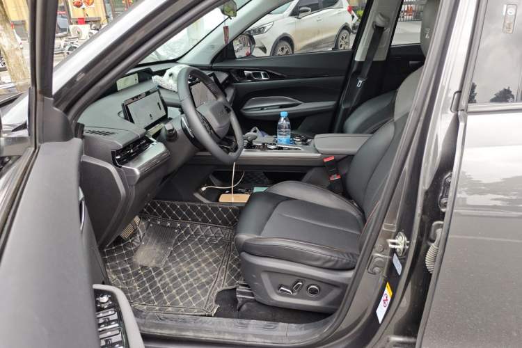 Used CHANGAN OSHAN Z6 2023 Blue Whale 1.5T DCT Smart-Led City Edition Left Front Seat