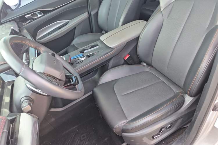 Used CHANGAN OSHAN Z6 2023 Blue Whale 1.5T DCT Smart Edition Left Front Seat
