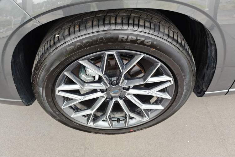 Used CHANGAN OSHAN Z6 2023 Blue Whale 1.5T DCT Smart Luxury Model Left Front Wheel Hub