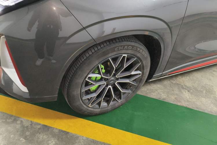 Used CHANGAN OSHAN Z6 2023 Blue Whale 1.5T DCT Smart Edition Left Front Wheel Hub