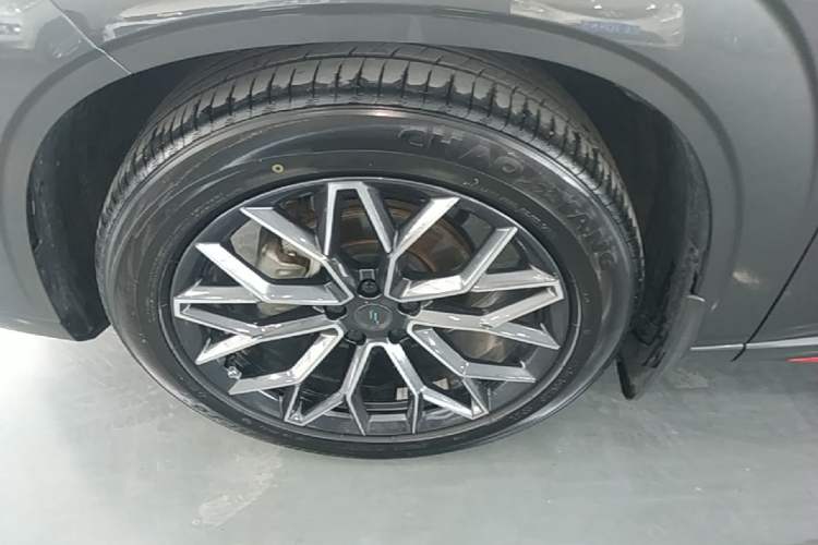 Used CHANGAN OSHAN Z6 2023 Blue Whale 1.5T DCT Smart-Led City Edition Left Front Wheel Hub