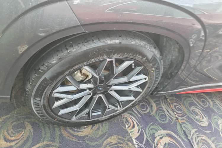 Used CHANGAN OSHAN Z6 2023 Blue Whale 1.5T DCT Smart Navigation Model Left Front Wheel Hub