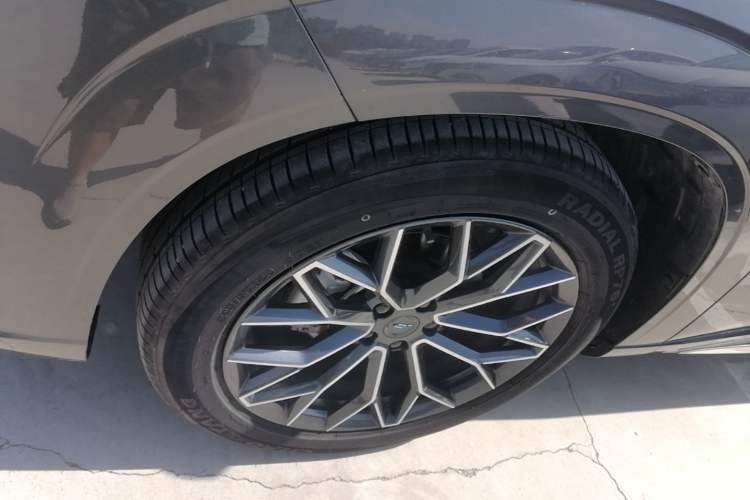 Used CHANGAN OSHAN Z6 2023 Blue Whale 1.5T DCT Smart-Led City Edition Left Front Wheel Hub