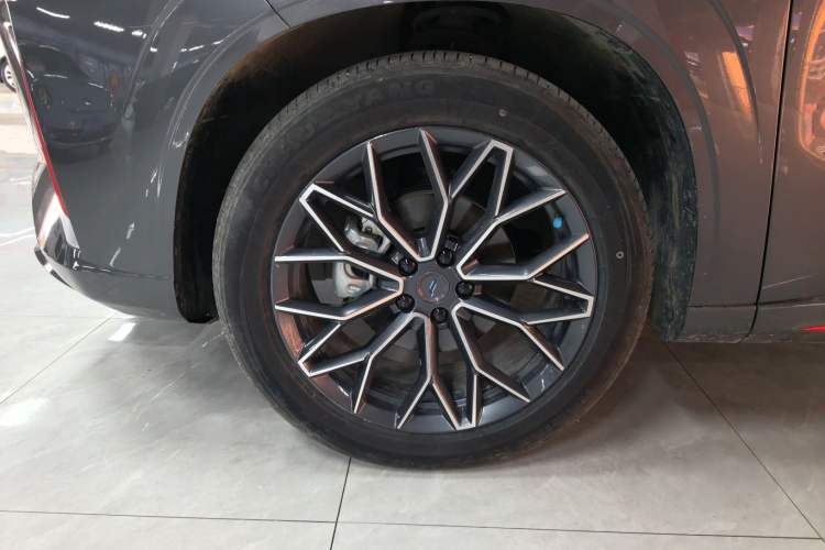 Used CHANGAN OSHAN Z6 2023 Blue Whale 1.5T DCT Smart Luxury Model Left Front Wheel Hub