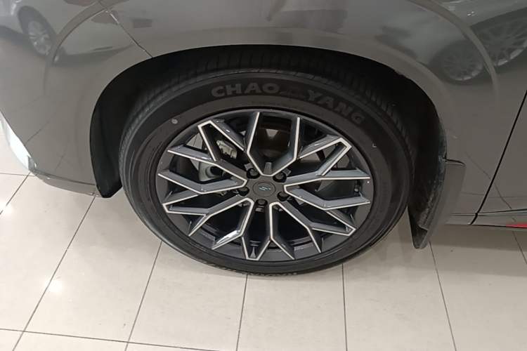 Used CHANGAN OSHAN Z6 2023 Blue Whale 1.5T DCT Smart Edition Left Front Wheel Hub