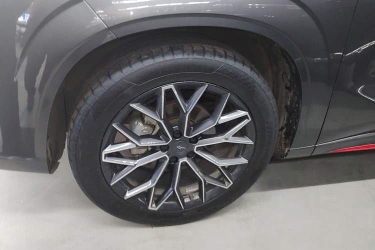 Used CHANGAN OSHAN Z6 2023 Blue Whale 1.5T DCT Smart Edition Left Front Wheel Hub