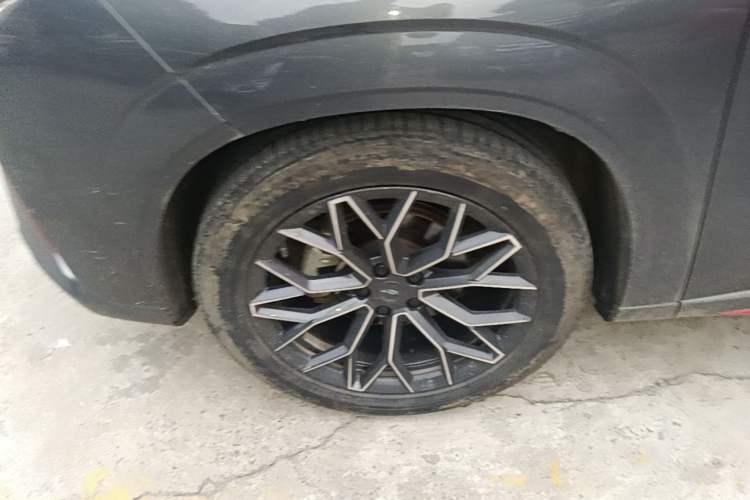 Used CHANGAN OSHAN Z6 2023 Blue Whale 1.5T DCT Smart Navigation Model Left Front Wheel Hub