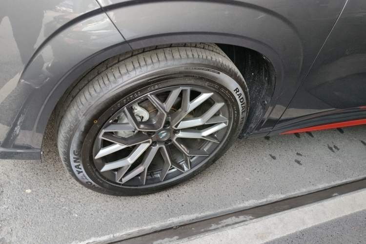 Used CHANGAN OSHAN Z6 2023 Blue Whale 1.5T DCT Smart-Led City Edition Left Front Wheel Hub