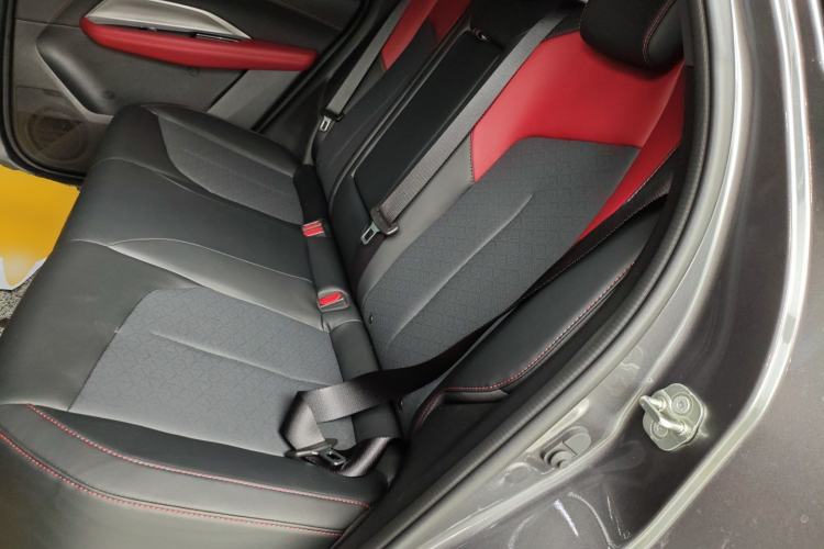 Used CHANGAN OSHAN Z6 2023 Blue Whale 1.5T DCT Smart Luxury Model Left Rear Seat
