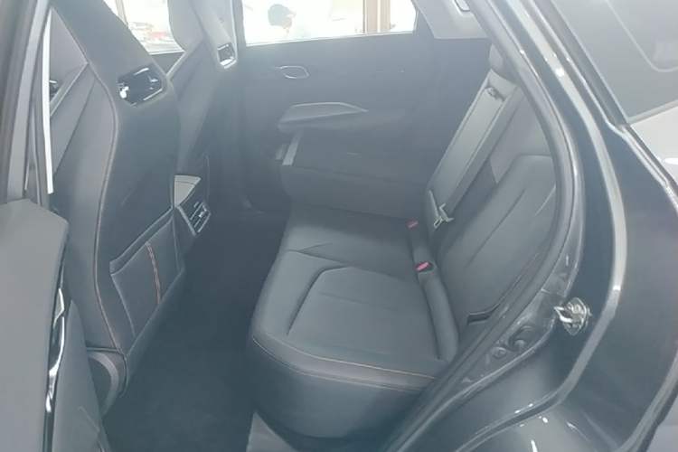 Used CHANGAN OSHAN Z6 2023 Blue Whale 1.5T DCT Smart-Led City Edition Left Rear Seat