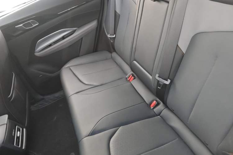 Used CHANGAN OSHAN Z6 2023 Blue Whale 1.5T DCT Smart Navigation Model Left Rear Seat
