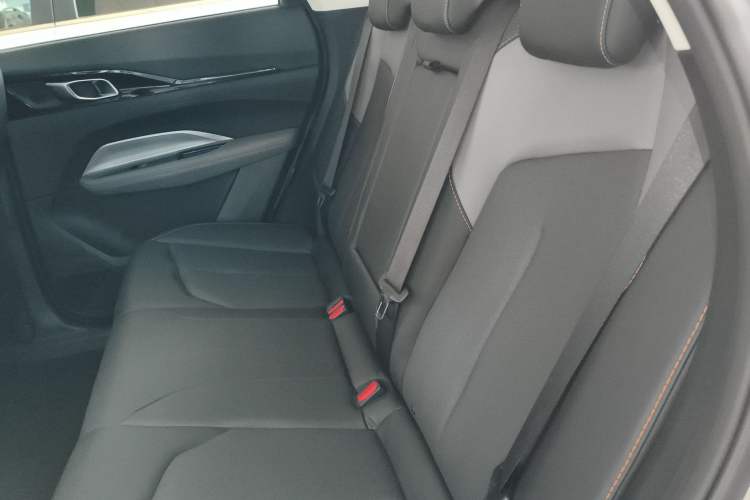 Used CHANGAN OSHAN Z6 2023 Blue Whale 1.5T DCT Smart Edition Left Rear Seat
